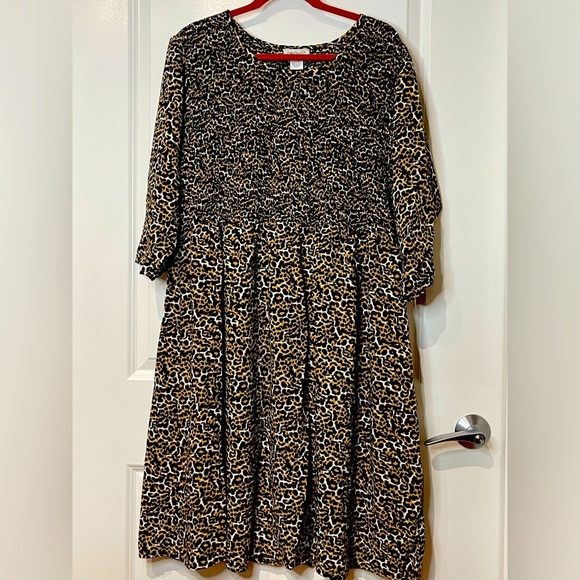 CW Classics Dresses & Skirts - CW Classics Animal Print Smocked Bodice Midi Dress Size 2X With 3/4 Sleeves EUC
